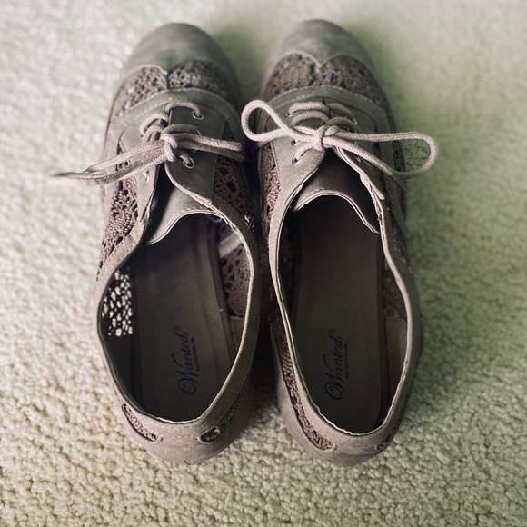 ✨3/ $25✨ Tan Lace flats, WantedShoes - Picture 4 of 5